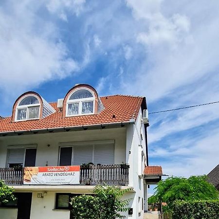 Arato Vendeghaz Hotel Beci Exterior foto